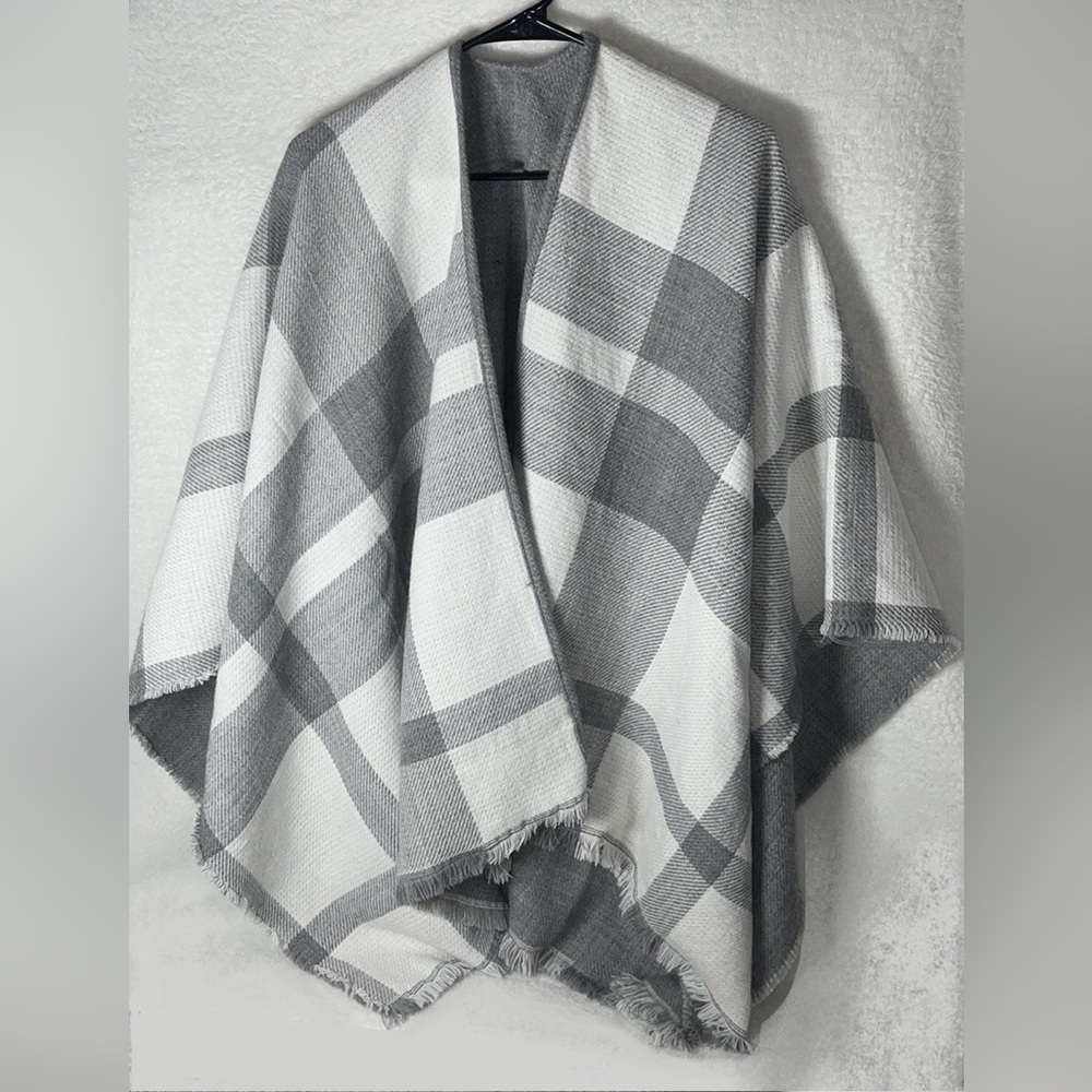 Pretty Persuasions Gray White Checkered Shawl Poncho OS